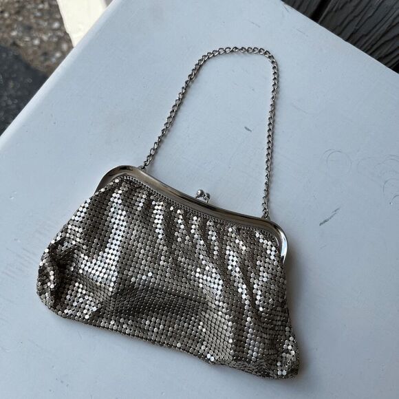 Vintage Whiting & Davis Silver Mesh Kisslock Bag – Made in USA – 7" x 3.75" - Picture 15 of 16